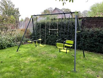 Metalen Schommeltoestel - 4 schommels en 6 plaatsen beschikbaar voor biedingen