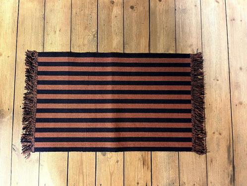 HAY vloerkleed met strepen en strepen, Huis en Inrichting, Stoffering | Tapijten en Vloerkleden, Nieuw, 50 tot 100 cm, 50 tot 100 cm