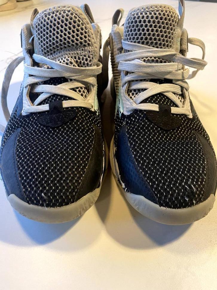 Basketbalschoenen - Adidas maat 37 1/3de, Kinderen en Baby's, Kinderkleding | Schoenen en Sokken, Gebruikt, Sportschoenen, Jongen of Meisje