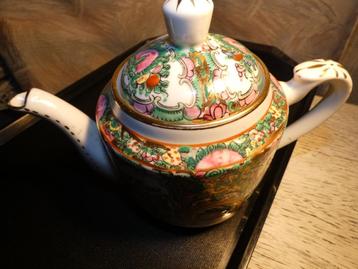 chinese famille rose medallion  theepot