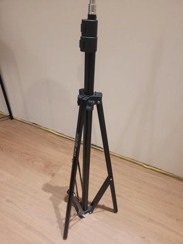 Studio lampstatief König + hoes  beschikbaar voor biedingen