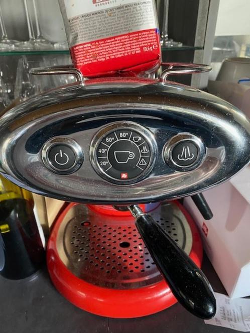 ILLY X7.1 espressotoestel + capsules, Elektronische apparatuur, Koffiezetapparaten, Zo goed als nieuw, Koffiepads en cups, Espresso apparaat