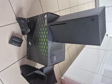 Xbox X 1 TB+batterijlader voor opslagkaart- beschikbaar voor biedingen
