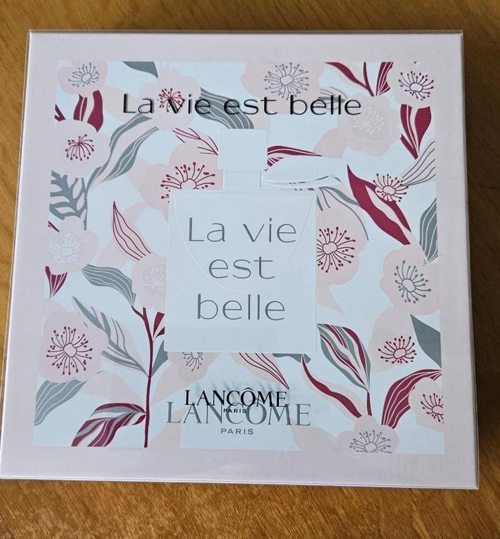 Lancôme La Vie Est Belle – Eau de Parfum 50 ml, Handtassen en Accessoires, Uiterlijk | Parfum, Zo goed als nieuw, Ophalen of Verzenden