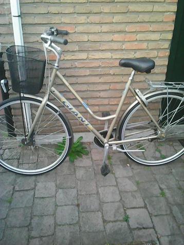 damesfiets giant 28 inch met mandje  beschikbaar voor biedingen