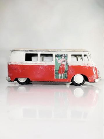 Zeldzame Yonezawa rood-witte schoolbus in blik (jaren ’60) beschikbaar voor biedingen