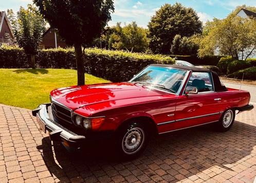 Mercedes 380 sl r107, Auto's, Oldtimers, Particulier, Mercedes-Benz, Benzine, Cabriolet, 2 deurs, Automaat, Rood, Zwart, Kunstmatig leder