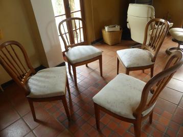 4 jolies et costaudes chaises anciennes hollandaises