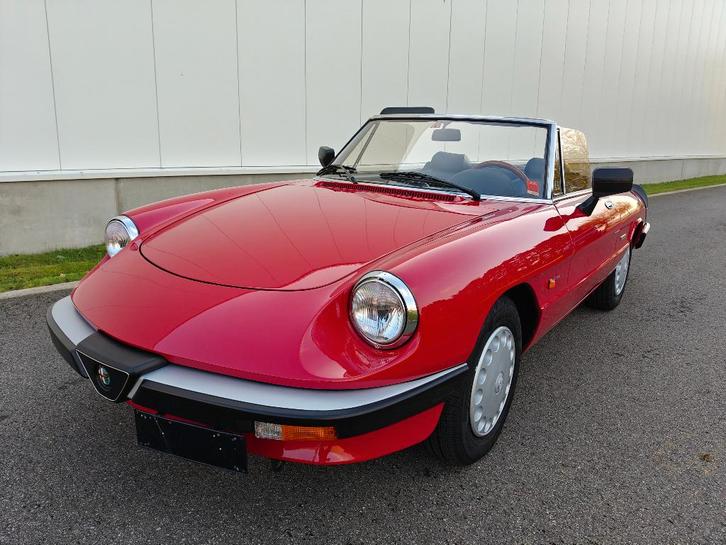 Alfa Romeo Spider - 30.359km!, Auto's, Oldtimers, Bedrijf, Alfa Romeo, Benzine, Cabriolet, 2 deurs, Handgeschakeld, Rood, Zwart