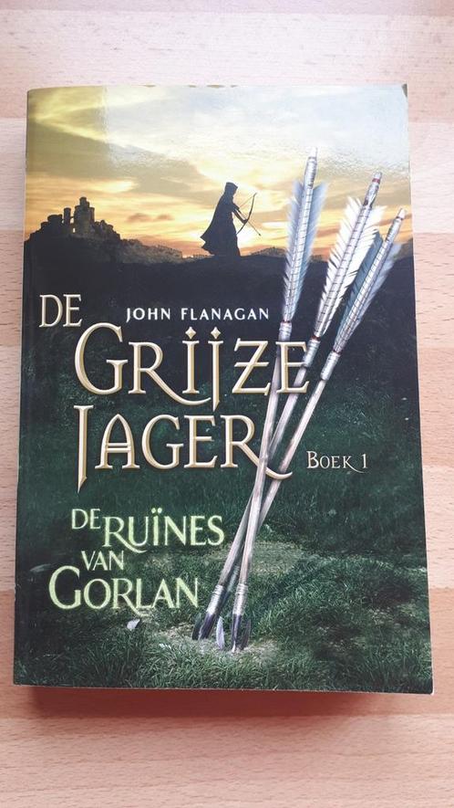 John Flanagan - Van Van Gorlan Ruins, Boeken, Kinderboeken | Jeugd | 10 tot 12 jaar, Zo goed als nieuw, Ophalen