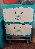 Leuk kastje voor kinderen. 2 lades op wielen GRATIS, Huis en Inrichting, Kasten | Ladekasten, Ophalen
