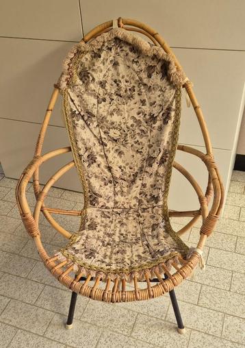 rieten stoel beschikbaar voor biedingen