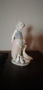 porselein Nao Lladro meisje met ganzen+ 3Ganzen beeldje, Antiek en Kunst, Ophalen of Verzenden