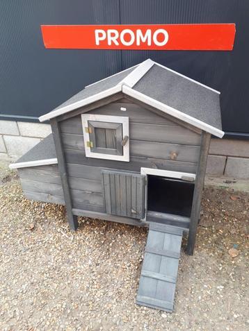 Europees kippenhok met puntdak beschikbaar voor biedingen