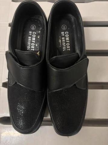 Zwarte comfort schoenen met velcro sluiting beschikbaar voor biedingen
