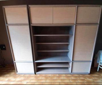 Ruime & Stevige Wandkast  beschikbaar voor biedingen