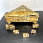 Boite avec 5 poids d'Or - Bronze africain - Burkina Faso, Antiquités & Art, Enlèvement ou Envoi