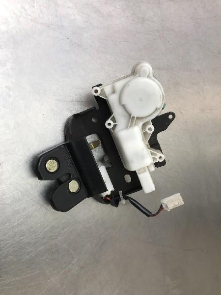 SLOTVANGER ACHTERKLEP Mazda 6 (GG12 / 82) (01-2002/08-2008), Auto-onderdelen, Carrosserie, Mazda, Gebruikt