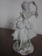 Statue en porcelaine de Forlin, Capodimonte « Fille au masqu, Enlèvement ou Envoi
