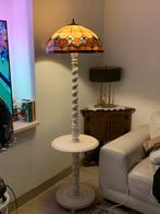 Grote tiffanylamp met houten staander, Antiek en Kunst, Ophalen