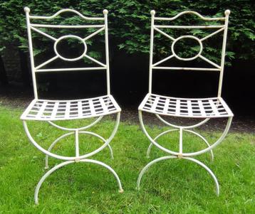 2 gietijzeren vintage tuinstoelen