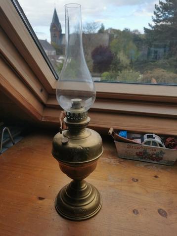 Lampe à huile en cuivre antique