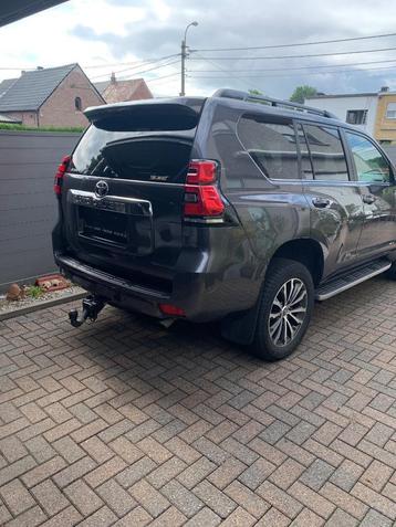 Achterdeur van Toyota land cruiser 150 bwj 2021 Lichte deuk  beschikbaar voor biedingen