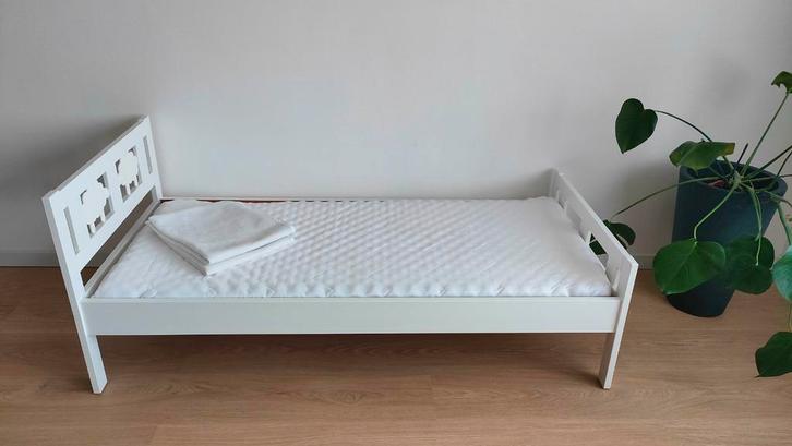Peuterbed / kinderbed KRITTER Ikea, Kinderen en Baby's, Kinderkamer | Bedden, Zo goed als nieuw, Lattenbodem, Matras, Ophalen