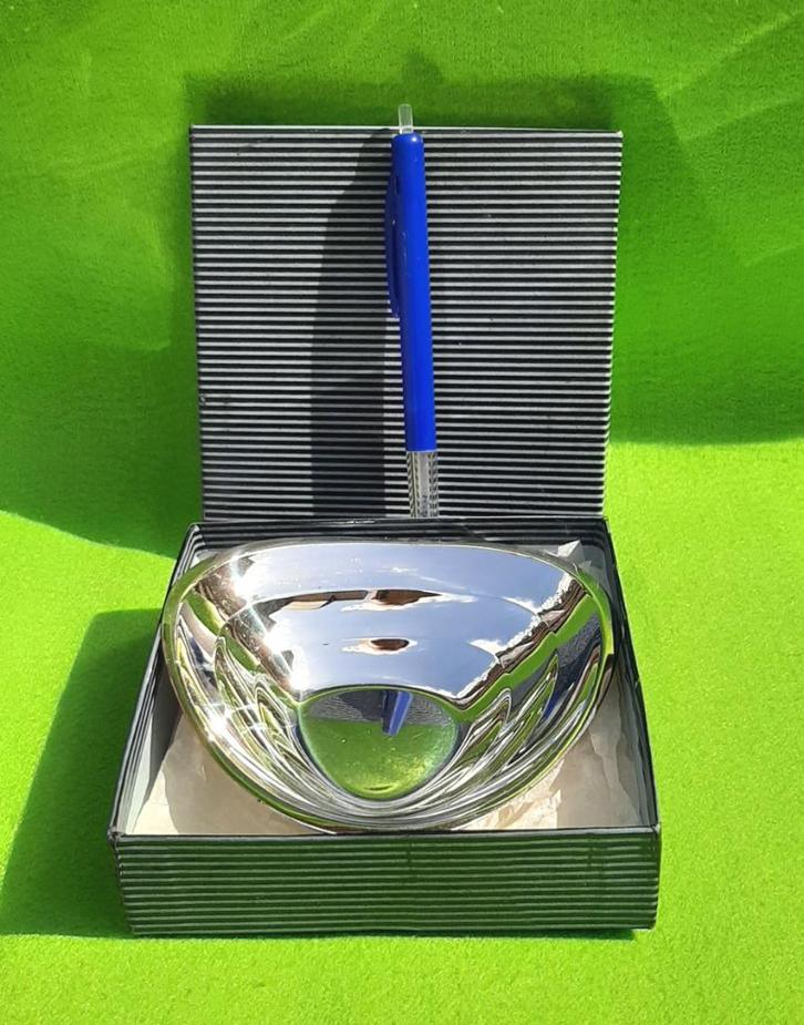 Verzilverd schaaltje 20x16 cm. In cadeau doosje. WMF, Antiek en Kunst, Antiek | Zilver en Goud, Zilver, Ophalen of Verzenden