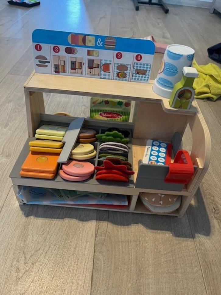Melissa & Doug hamburgerbar - houten kinderspel, Kinderen en Baby's, Speelgoed | Speelkeukens, Zo goed als nieuw, Speelkeuken