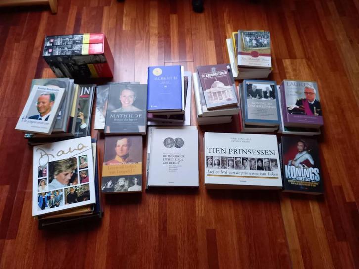 Verzameling boeken over koningshuizen deel1, Verzamelen, Koningshuis en Royalty, Zo goed als nieuw, Tijdschrift of Boek, Ophalen