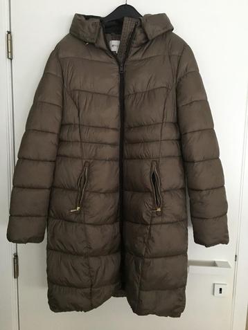 Bruine winterjas voor dames beschikbaar voor biedingen