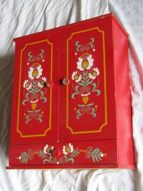 Antieke houten poppenkast, Verzamelen, Poppen, Gebruikt, Pop, Ophalen of Verzenden