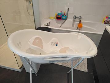Babybad met staander beschikbaar voor biedingen