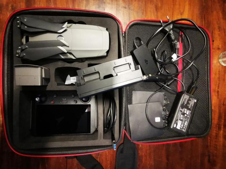 DJI Mavic 2 Zoom met een DJI smart controller RM500, Audio, Tv en Foto, Drones, Gebruikt, Drone met camera, Ophalen of Verzenden