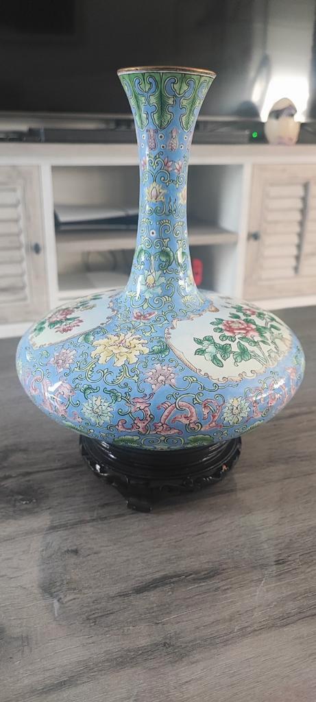 Speciale chinese cloisonne met voetstuk, Huis en Inrichting, Woonaccessoires | Vazen, Zo goed als nieuw, Ophalen of Verzenden