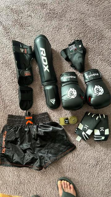 Kick box set beschikbaar voor biedingen