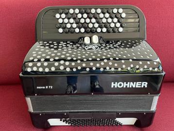 Z.g.a.n. Hohner Nova II knopaccordeon . DO1. 72 bas .  disponible aux enchères