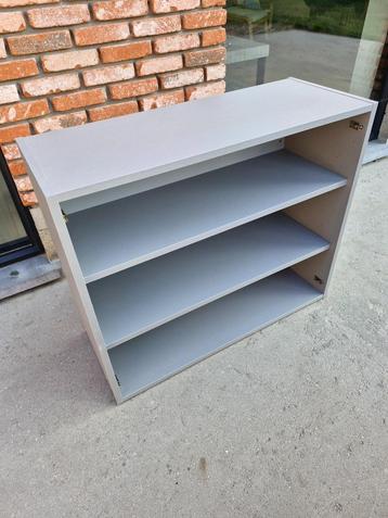 Nieuw kastje met verschillende legplanken !  beschikbaar voor biedingen