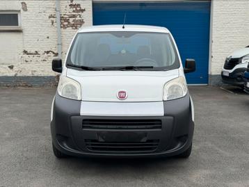 Fiat qubo 1.4 benzine EURO5 208.000 km/12-2013, Auto's, Voorwielaandrijving, Euro 5, Zwart, 4 cilinders