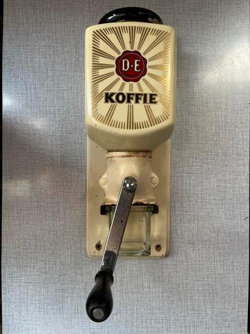 Vintage koffiemolen Douwe Egberts in goede werkende staat beschikbaar voor biedingen