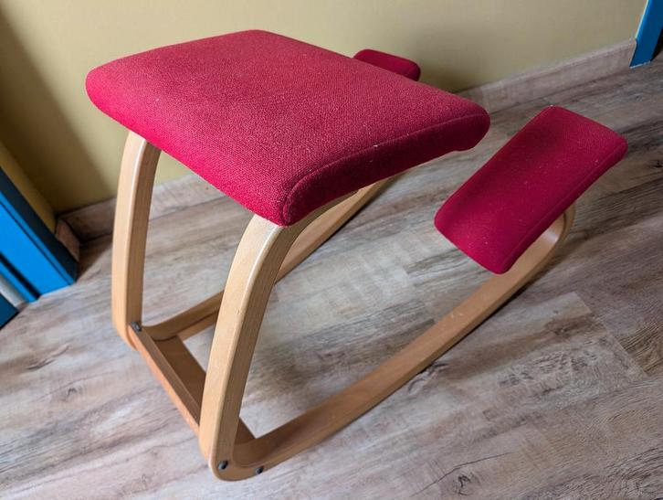 Originele Stokke Variable Balansstoel – Rood/Beuken, Huis en Inrichting, Krukjes, Gebruikt, Hout, Ophalen of Verzenden