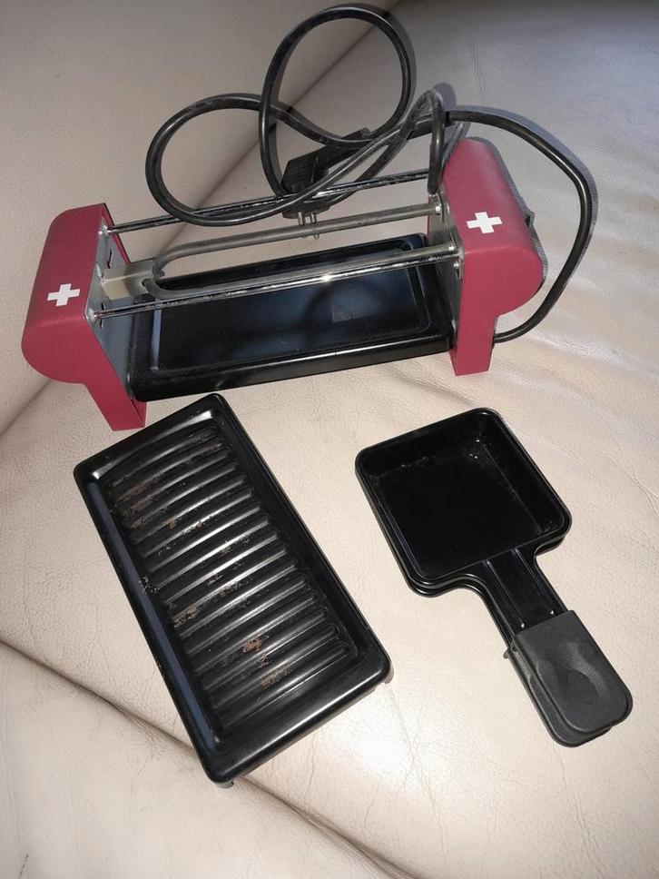 Raclettetoestel, merk Nouvel, 2 rode keramieken borden, Elektronische apparatuur, Gourmetstellen, Gebruikt, Ophalen