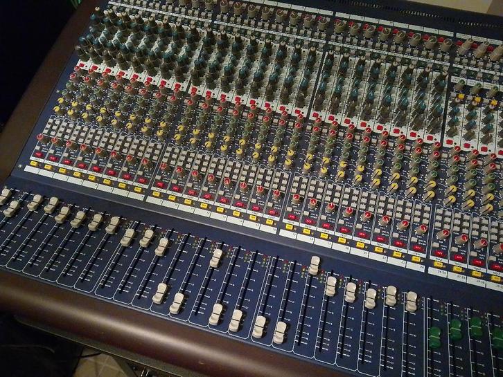 Midas Venice F32 mixing table, Muziek en Instrumenten, Mengpanelen, Zo goed als nieuw, 20 kanalen of meer, Microfooningang, Ophalen