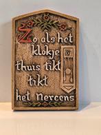 Wandbord 'Zoals het klokje thuis tikt, tikt het nergens', Ophalen of Verzenden