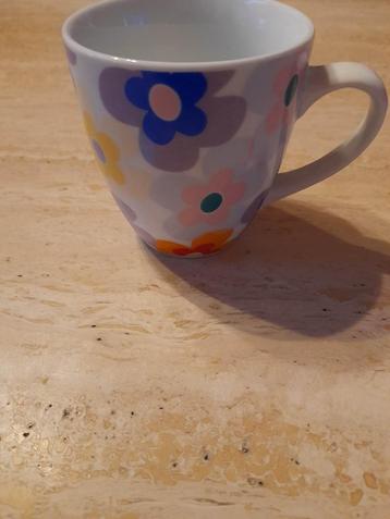 Tasse à café en porcelaine Siaki avec fleurs