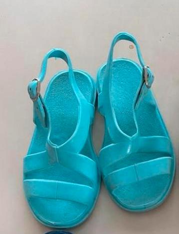 🍄 Waterschoenen / sandalen / sloefen 22/23 beschikbaar voor biedingen