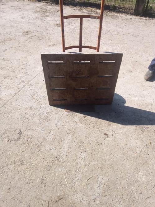 8 stevige betonnen roosters te koop, Dieren en Toebehoren, Overige Dieren-accessoires, Zo goed als nieuw, Ophalen