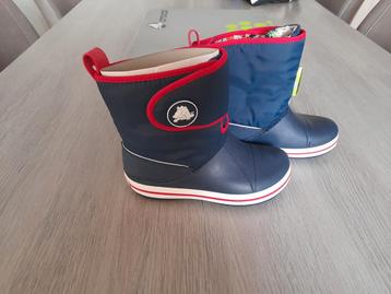 Donkerblauw/rood sneeuwlaarzen Crocs j2 ( 33/34) ( Nieuw) beschikbaar voor biedingen