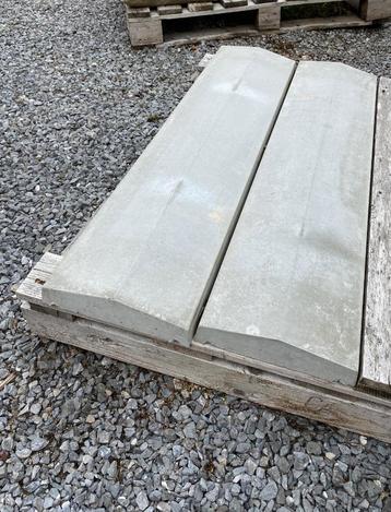 2 couvres murs béton 24x100cm beschikbaar voor biedingen